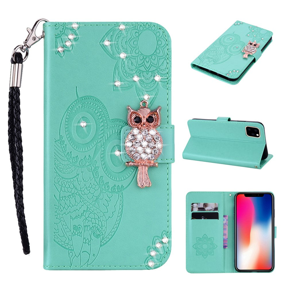 iPhone 12/12 Pro Handyhülle mit Eulenmuster & Strass-Steinen