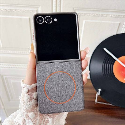 Galaxy Z Flip8 – Magnetische Handyhülle aus PC und PU-Leder